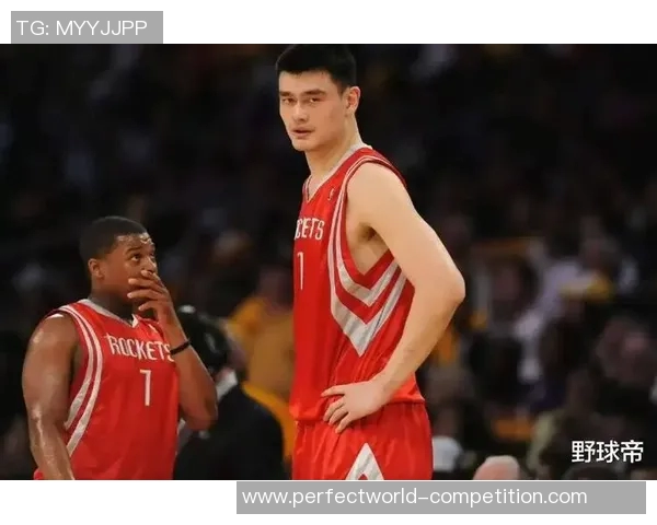 姚明跨步瞬间展现篮球魅力与力量的完美结合图片欣赏