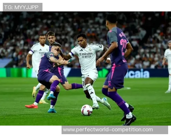 欧联杯经典对决皇马逆转拜仁绝杀瞬间战术解析引发全场狂欢 欧联杯经典对决皇马逆转拜仁绝杀瞬间战术解析引发全场狂欢